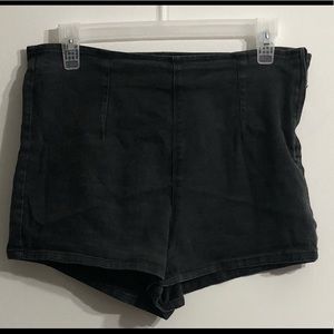 Short jeans high rise Forever 21 black side zipper button in hold. Size  30